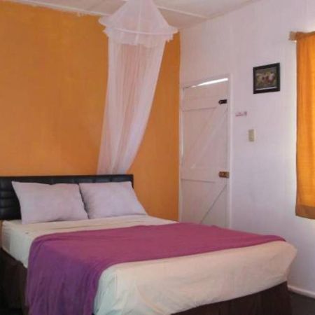 Kingsworth Bed And Breakfast Кингстън Екстериор снимка