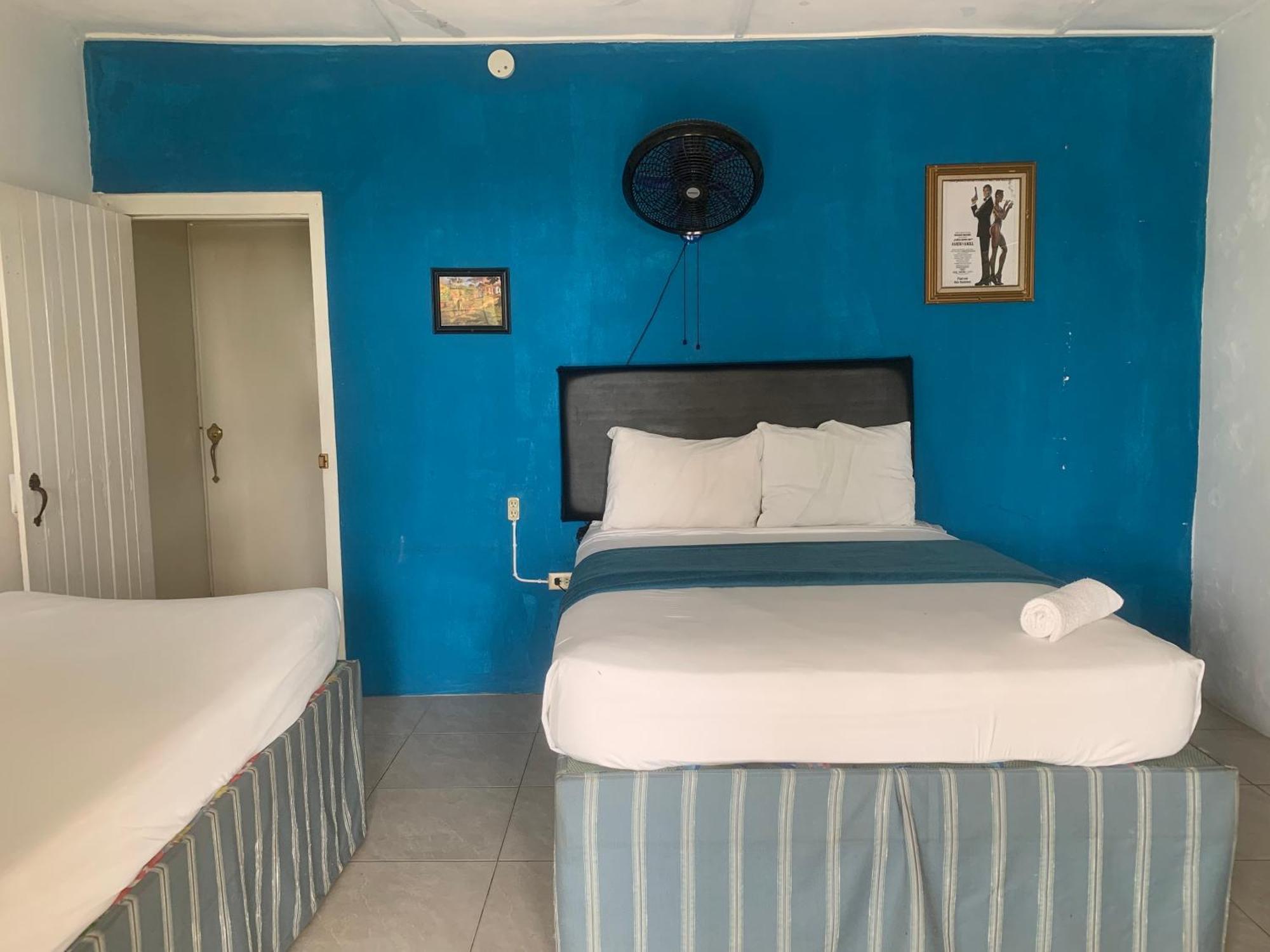 Kingsworth Bed And Breakfast Кингстън Екстериор снимка