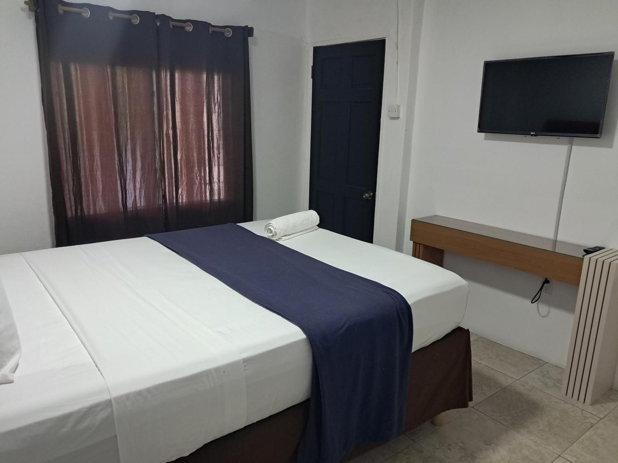 Kingsworth Bed And Breakfast Кингстън Екстериор снимка