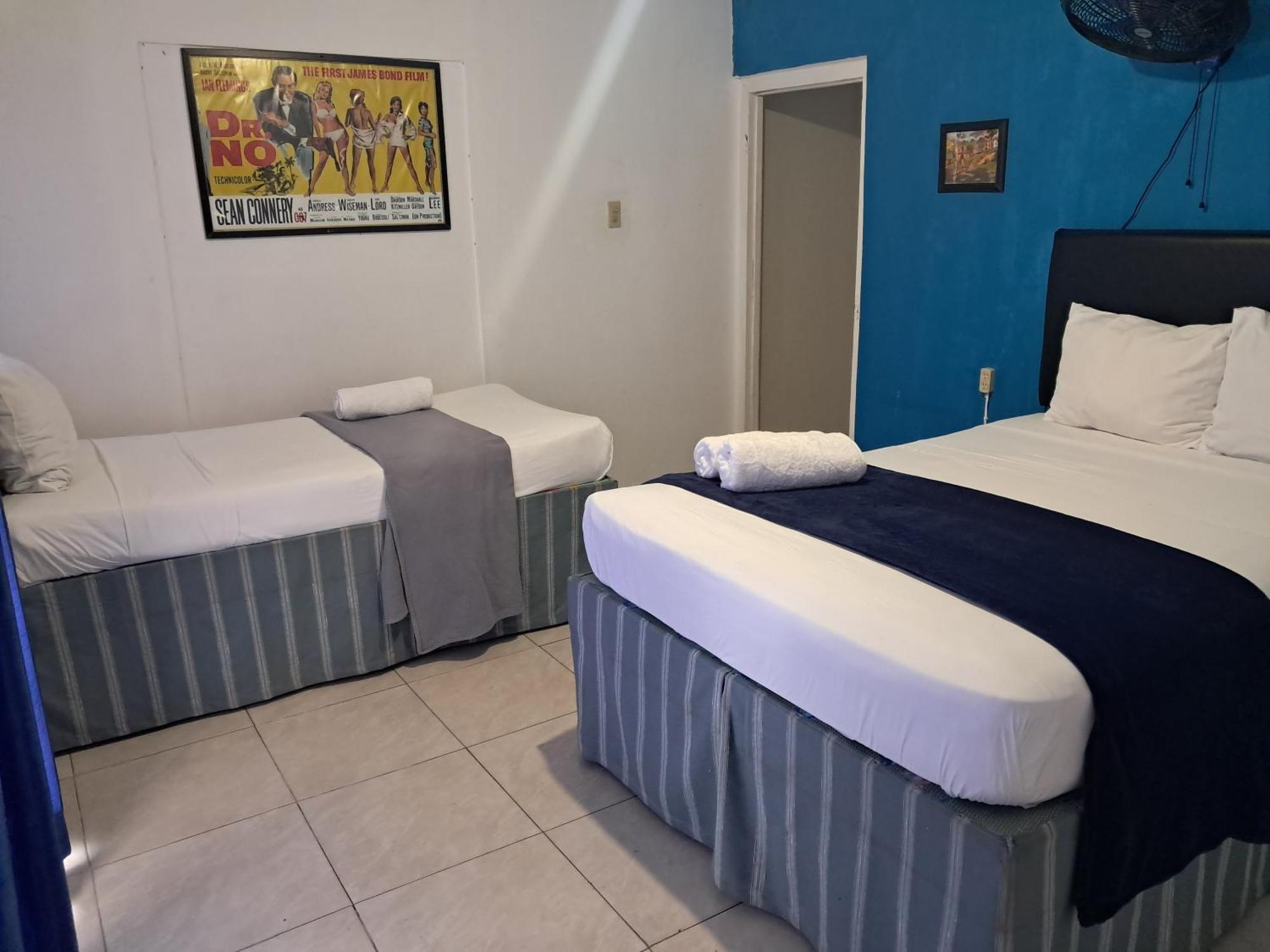 Kingsworth Bed And Breakfast Кингстън Екстериор снимка