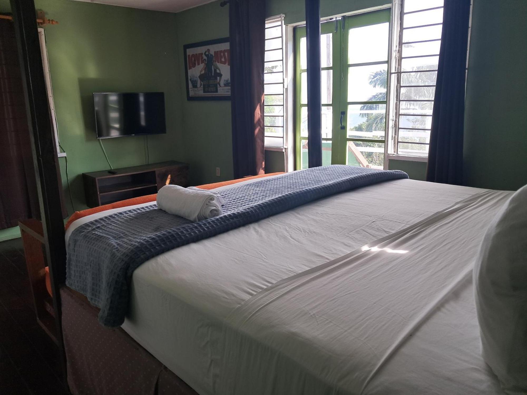 Kingsworth Bed And Breakfast Кингстън Екстериор снимка