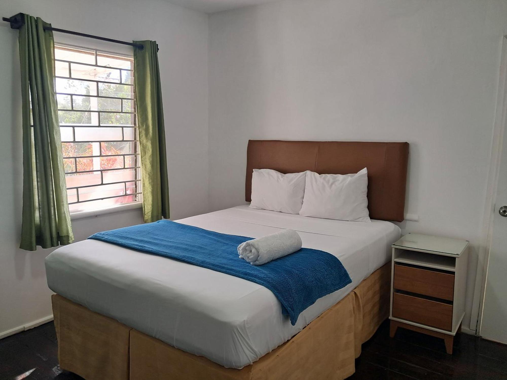 Kingsworth Bed And Breakfast Кингстън Екстериор снимка