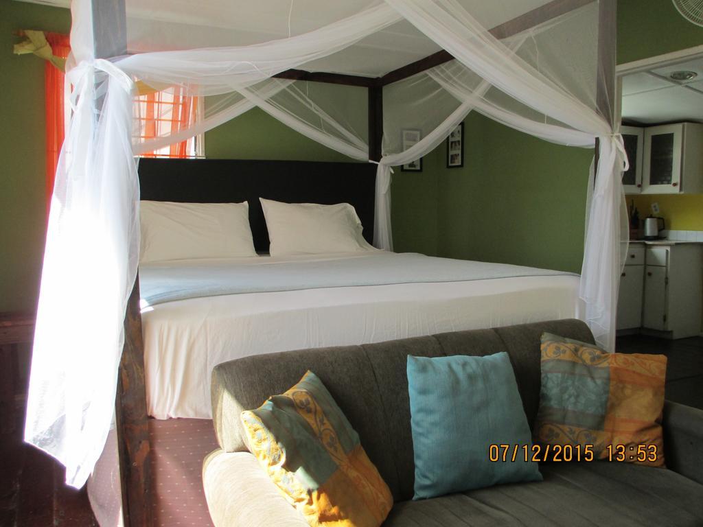 Kingsworth Bed And Breakfast Кингстън Стая снимка
