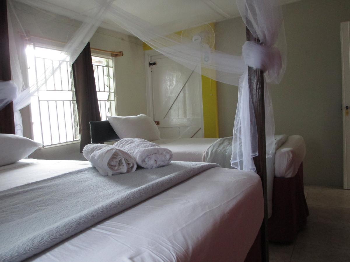 Kingsworth Bed And Breakfast Кингстън Екстериор снимка