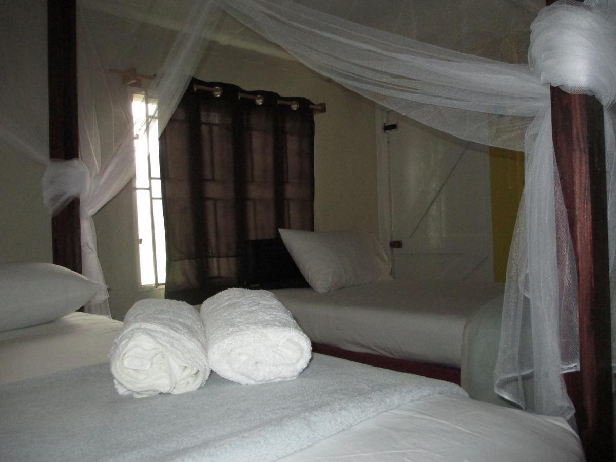 Kingsworth Bed And Breakfast Кингстън Екстериор снимка