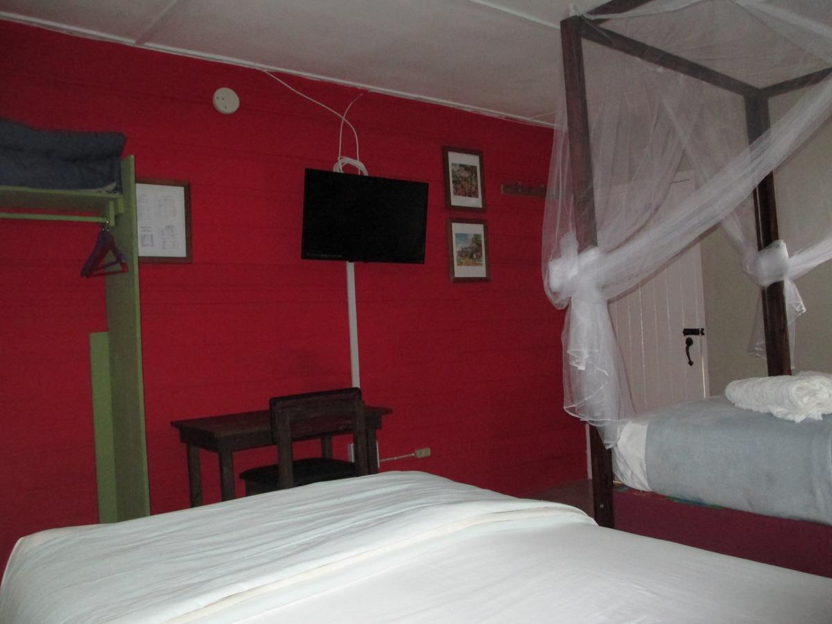 Kingsworth Bed And Breakfast Кингстън Екстериор снимка