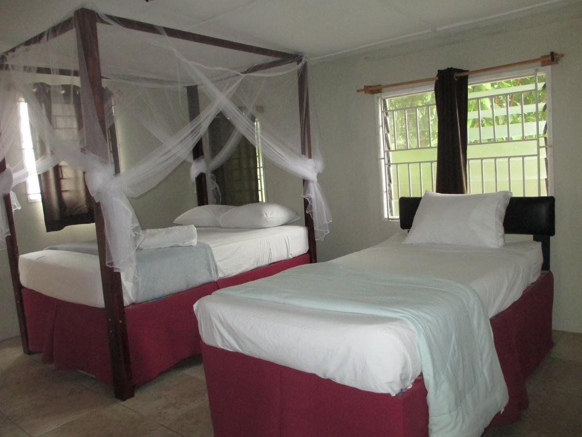 Kingsworth Bed And Breakfast Кингстън Екстериор снимка