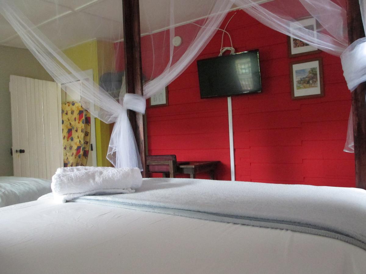 Kingsworth Bed And Breakfast Кингстън Екстериор снимка