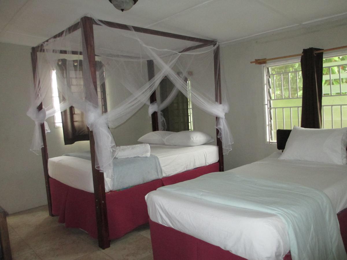 Kingsworth Bed And Breakfast Кингстън Екстериор снимка