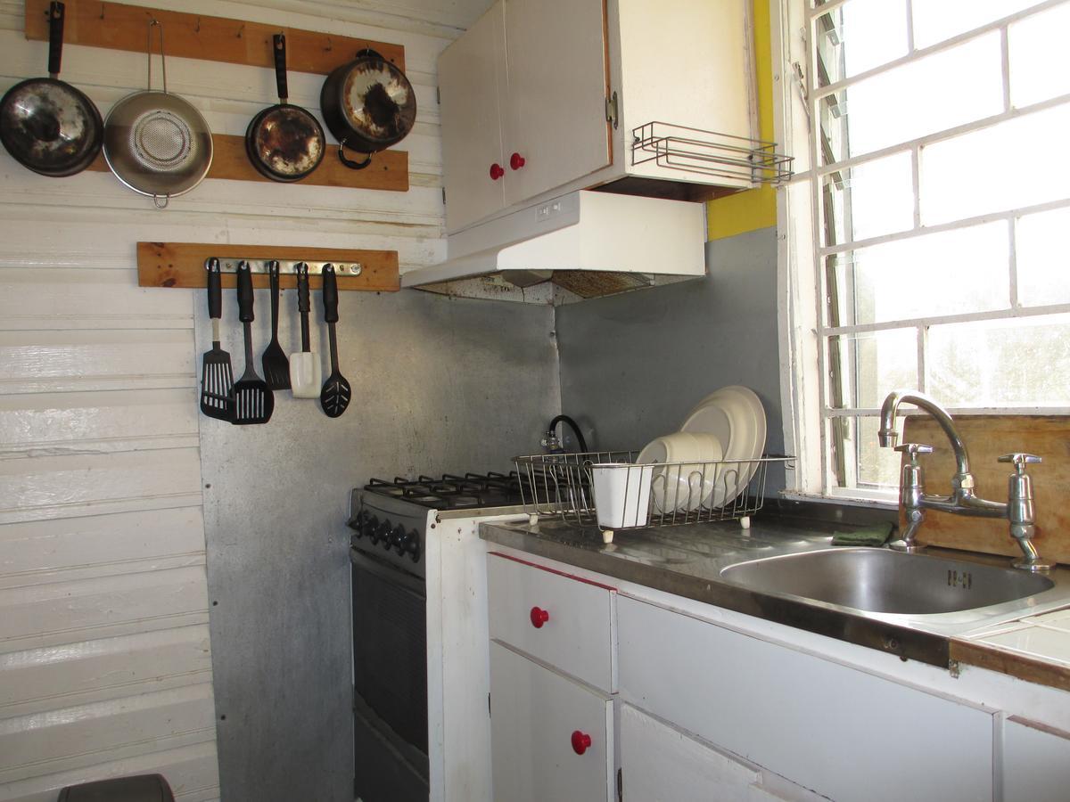 Kingsworth Bed And Breakfast Кингстън Екстериор снимка
