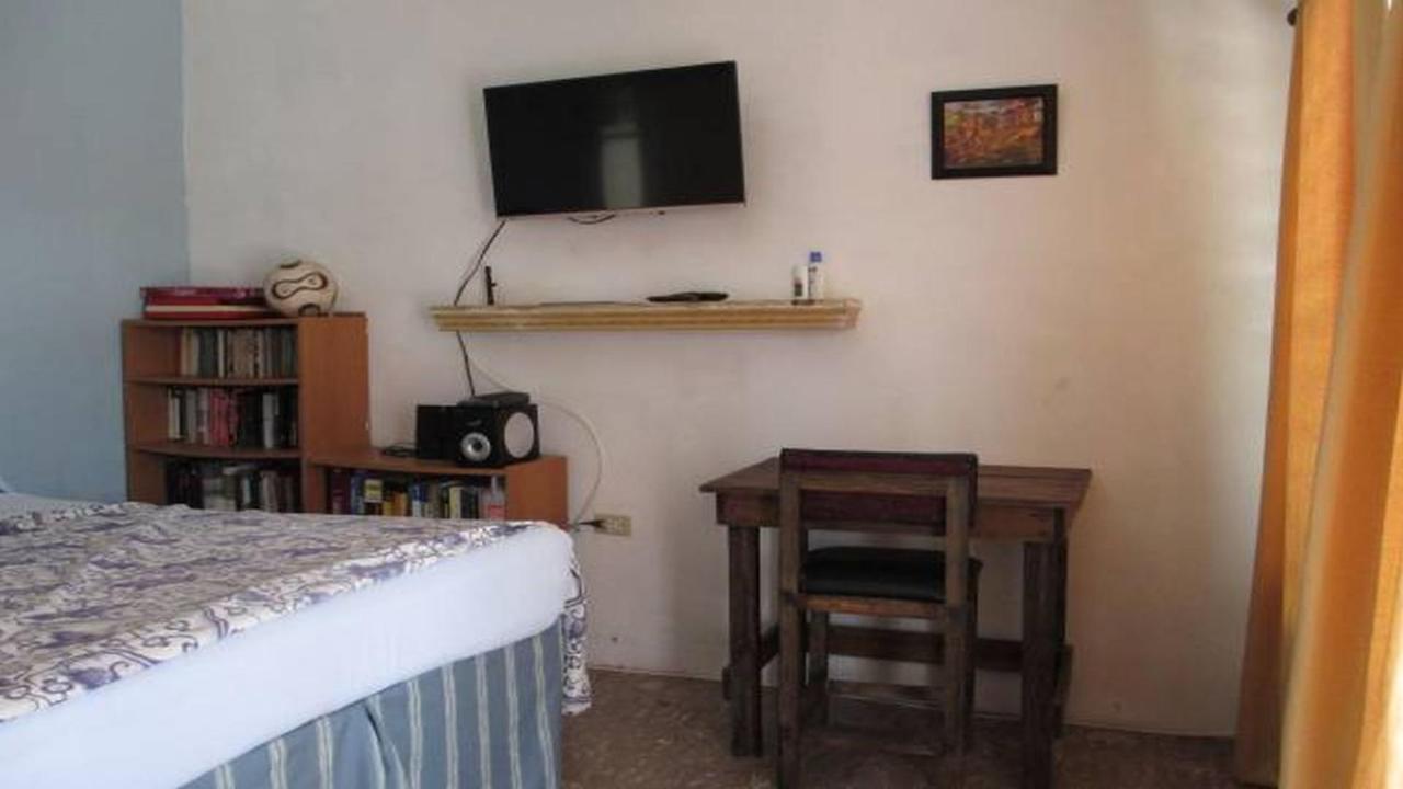Kingsworth Bed And Breakfast Кингстън Екстериор снимка