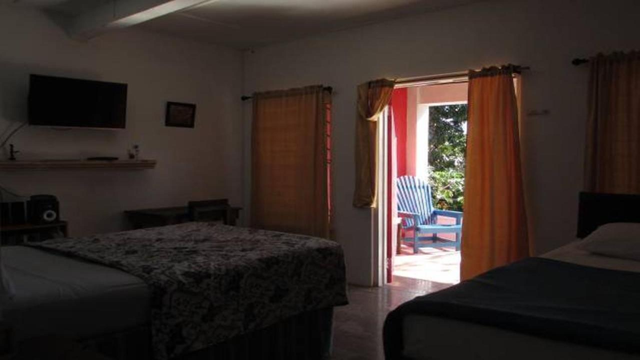 Kingsworth Bed And Breakfast Кингстън Екстериор снимка