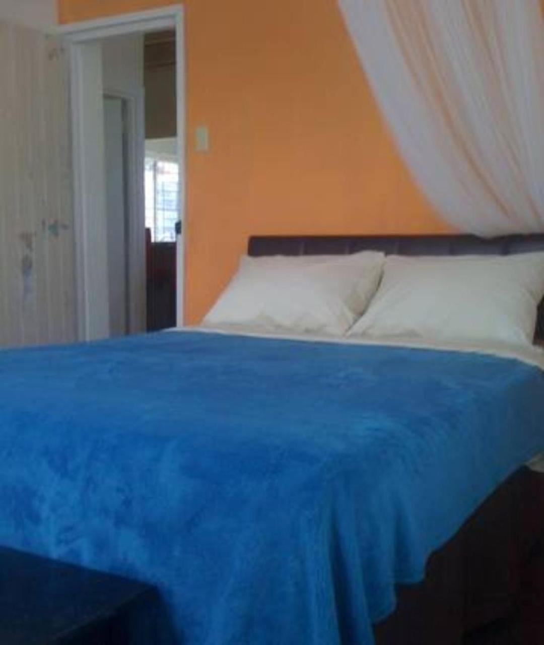 Kingsworth Bed And Breakfast Кингстън Екстериор снимка