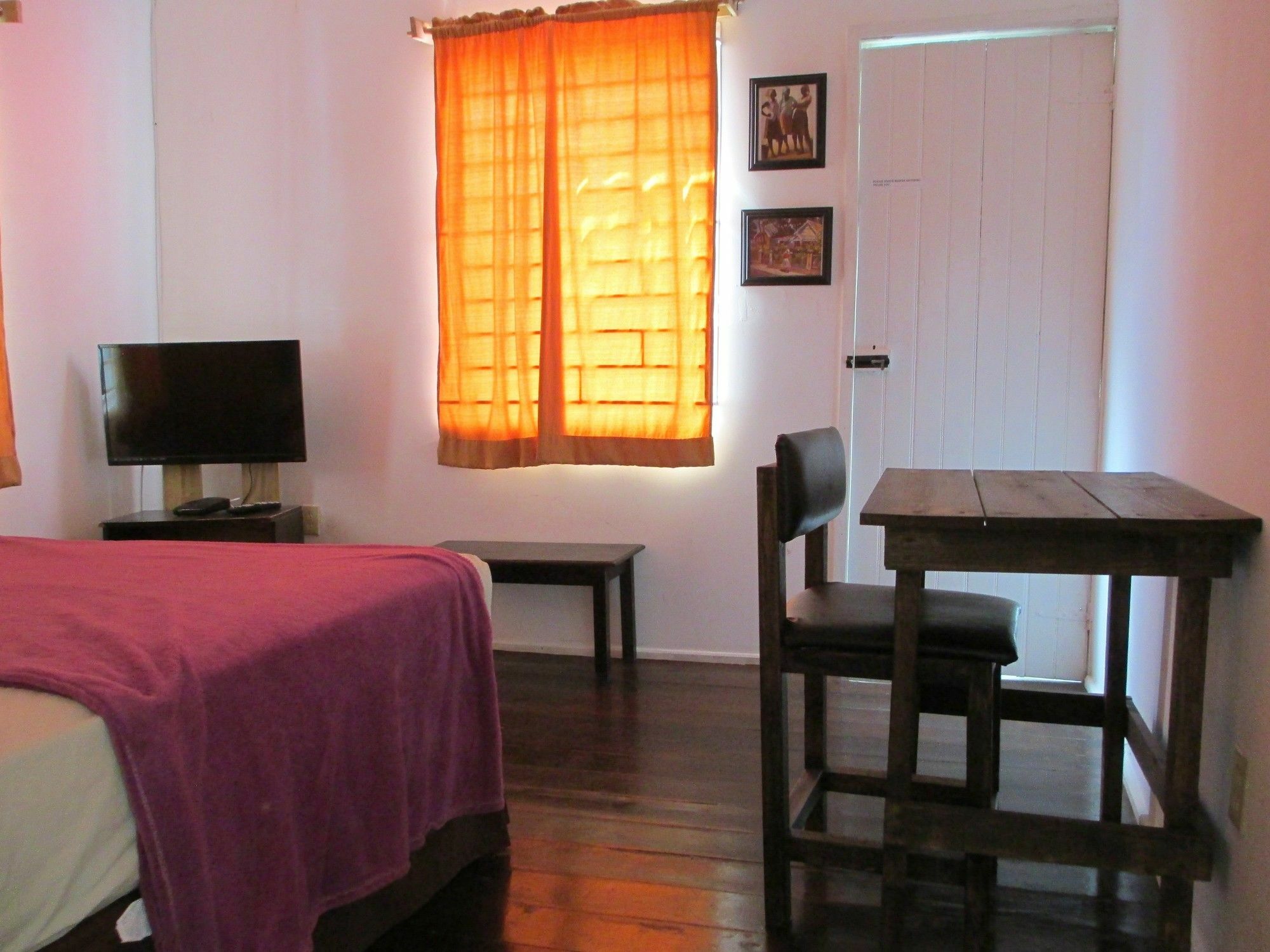Kingsworth Bed And Breakfast Кингстън Екстериор снимка