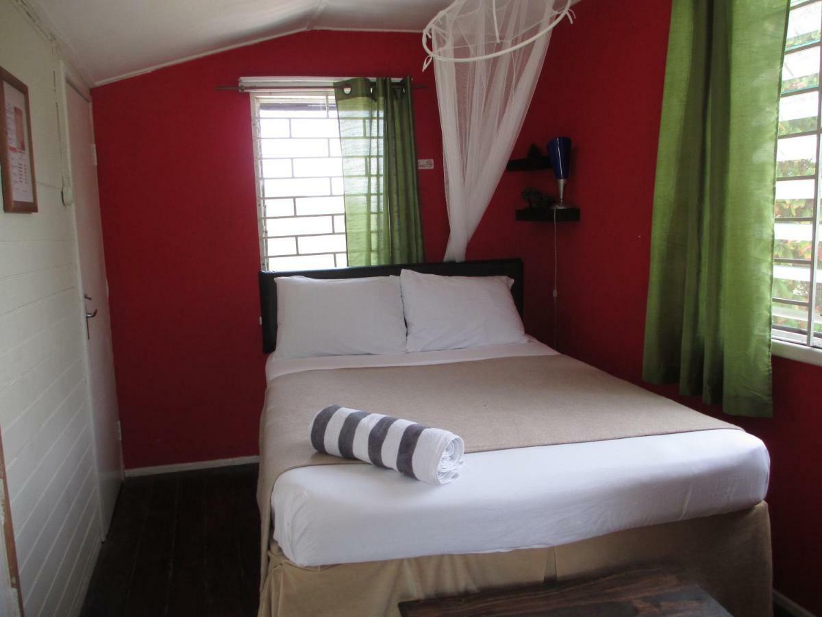 Kingsworth Bed And Breakfast Кингстън Екстериор снимка