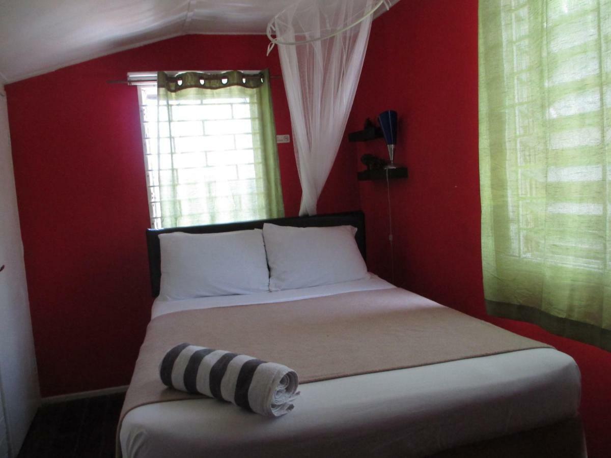 Kingsworth Bed And Breakfast Кингстън Екстериор снимка
