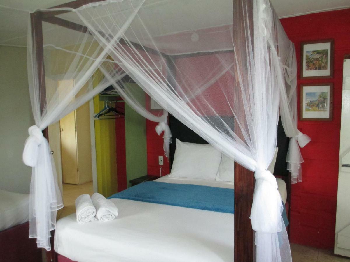 Kingsworth Bed And Breakfast Кингстън Екстериор снимка