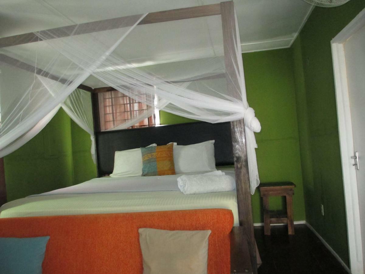Kingsworth Bed And Breakfast Кингстън Екстериор снимка