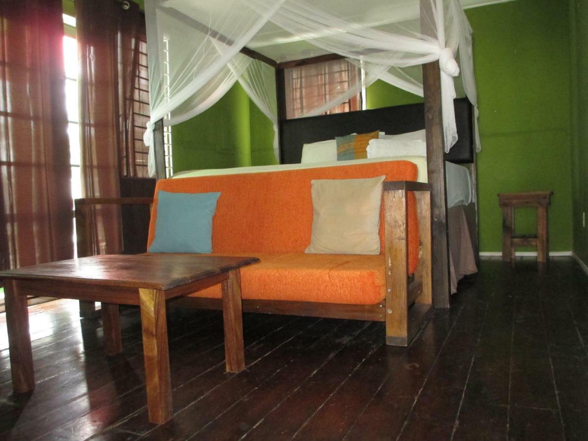 Kingsworth Bed And Breakfast Кингстън Екстериор снимка